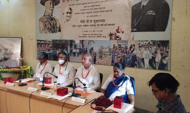 गांधी भारत की आदत है और आदतें न छूटती है और बदलती है