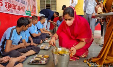 प्रदेशाध्यक्ष सतीश पूनिया के जन्मदिन पर महापौर, भाजपा पार्षदों ने मानसिक विमंदित बच्चों को करवाया भोजन