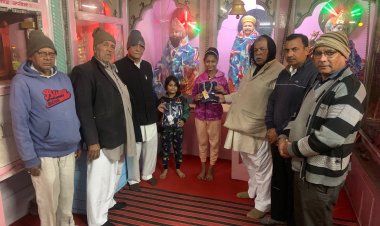 बच्चों  को  जर्सिया  वितरित