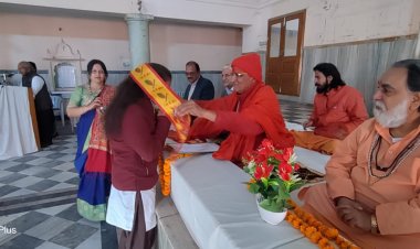 महामंडलेश्वर स्वामी हंसराम जी उदासीन ने नव प्रवेशार्थियों को शुभ आशीर्वाद देकर उज्जवल भविष्य की कामना की