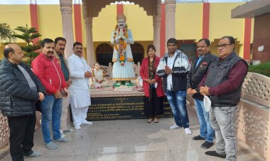 जतोई दरबार ने किया जरूरतमंद विद्यार्थियों को  स्वेटर वितरण