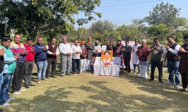 शहीद हेमू कालानी के 79वे बलिदान दिवस पर प्रतिमा पर पुष्पांजलि कर किया माल्यार्पण