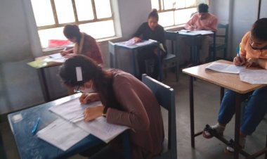 तिलक लगवा, मुह मीठा कर दी बच्चों ने सिन्धी परीक्षा