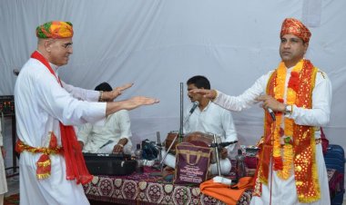 सिन्धी लोक नृत्य - गायन  " भगत "  का भव्य आयोजन