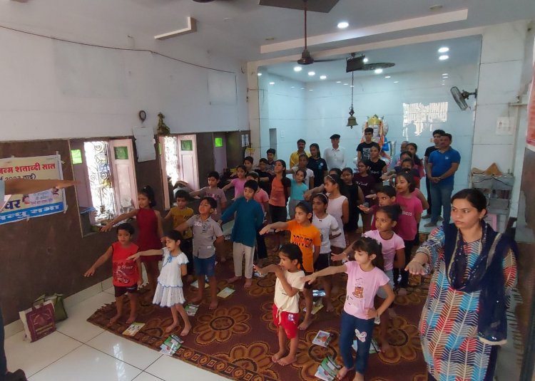 घर घर सिन्धी भाषा अपनाने की बच्चों ने ली शपथ