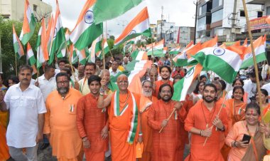 108 मीटर लम्बे तिरंगे की विशाल तिरंगा यात्रा सम्पन्न