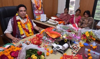 पारवानी ने सिन्धी अकादमी के अध्यक्ष पद का कार्यभार ग्रहण किया